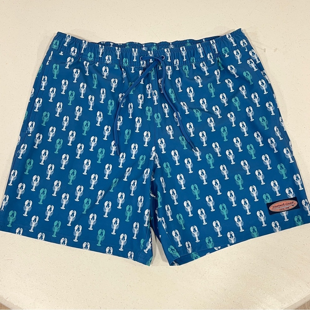Vineyard Vines 7” Chappy Swim Trunks LOBSTER print Blue Teal White Medium NWOT